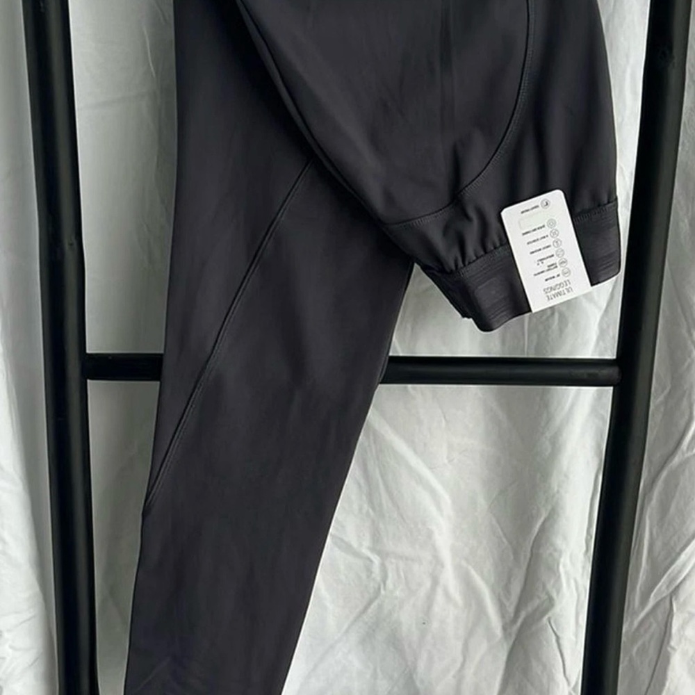 Victoria's Secret Ultimate High-Rise Leggings in black Medium New logo waistline